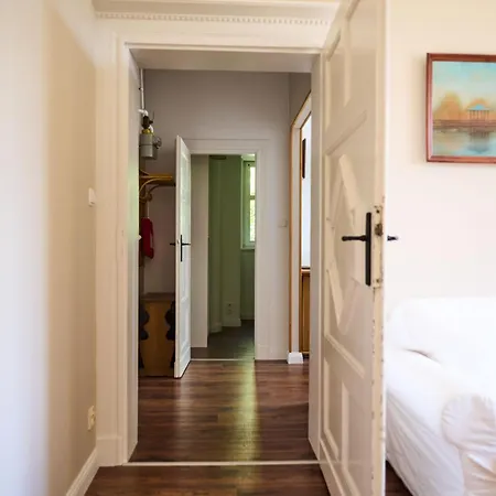 Painter's By Zoo And Congress Center Apartment