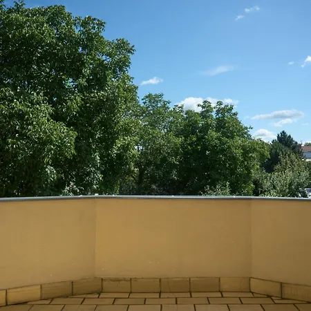 Painter's By Zoo And Congress Center